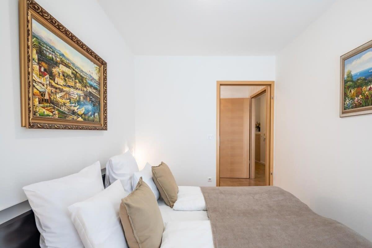 Homey Apartment With Ac And Balcony Budapest Luaran gambar