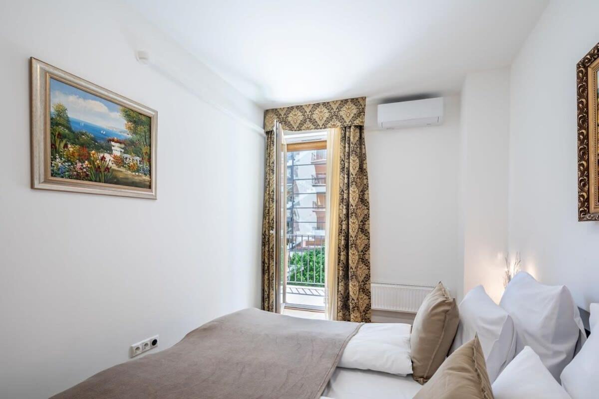 Homey Apartment With Ac And Balcony Budapest Luaran gambar