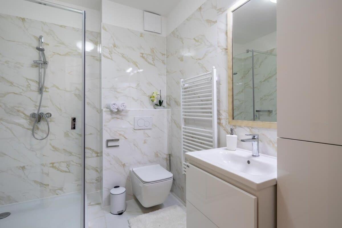 Homey Apartment With Ac And Balcony Budapest Luaran gambar