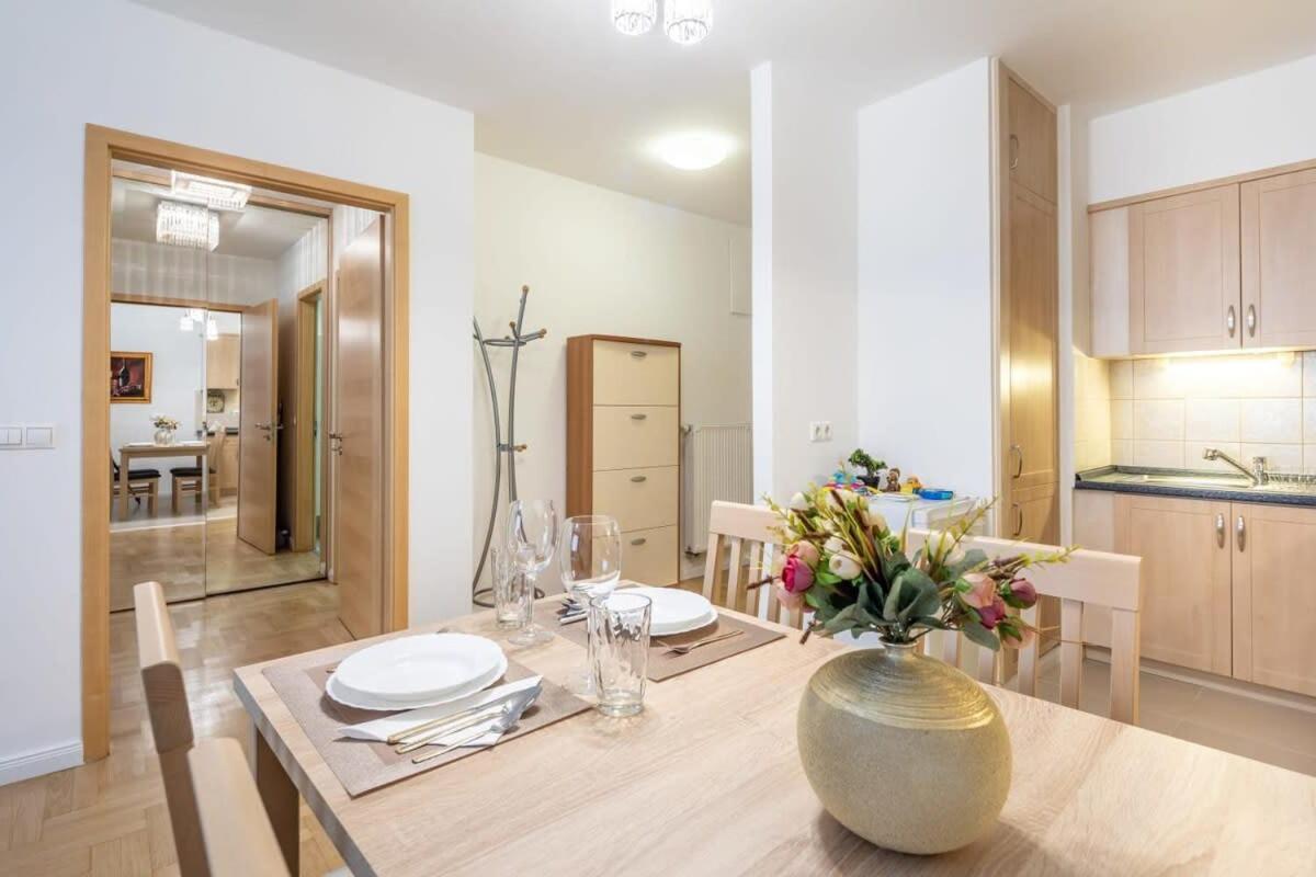 Homey Apartment With Ac And Balcony Budapest Luaran gambar
